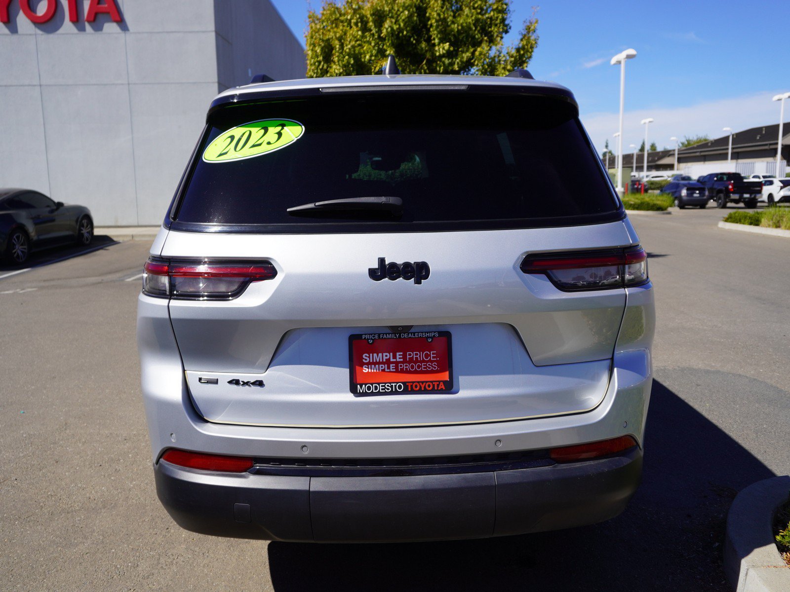 Used 2023 Jeep Grand Cherokee L Laredo AWD/4WD image 10