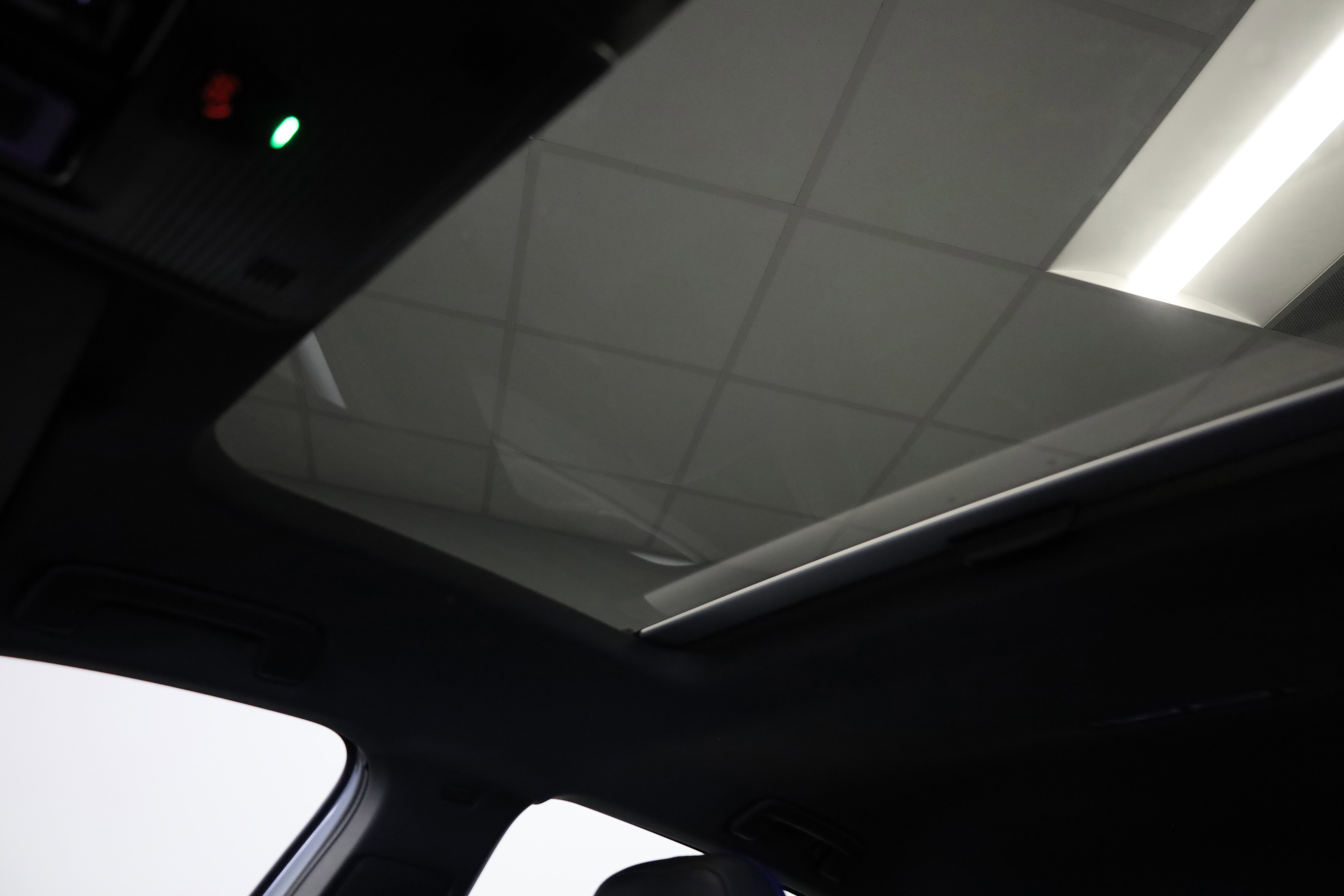 Used 2024 Volkswagen Golf R image 33