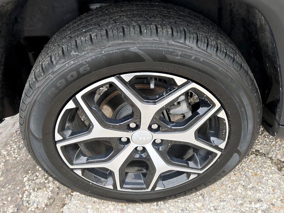 Used 2024 Jeep Compass Limited image 34