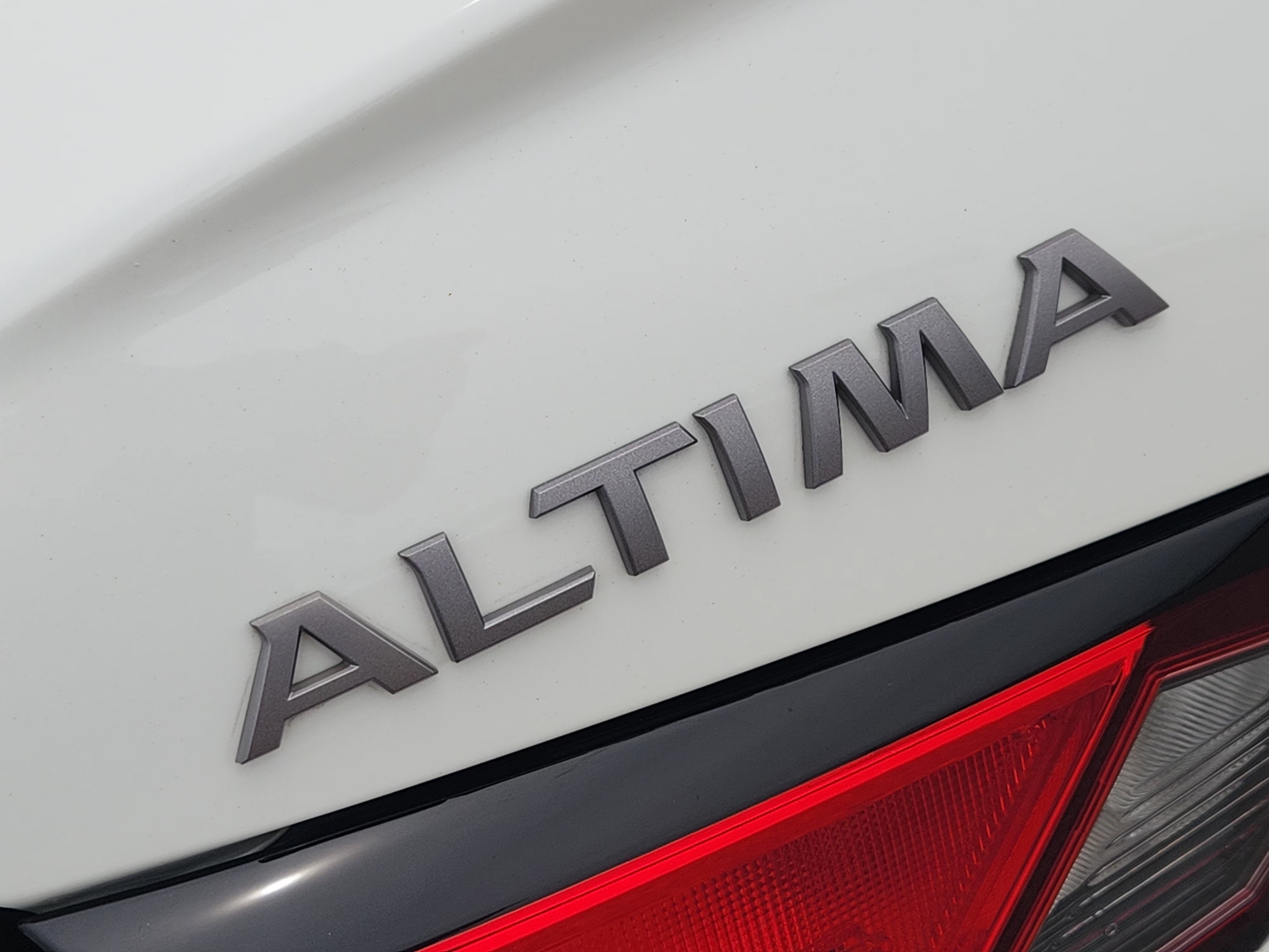 Used 2024 Nissan Altima 2.5 SR FWD image 12