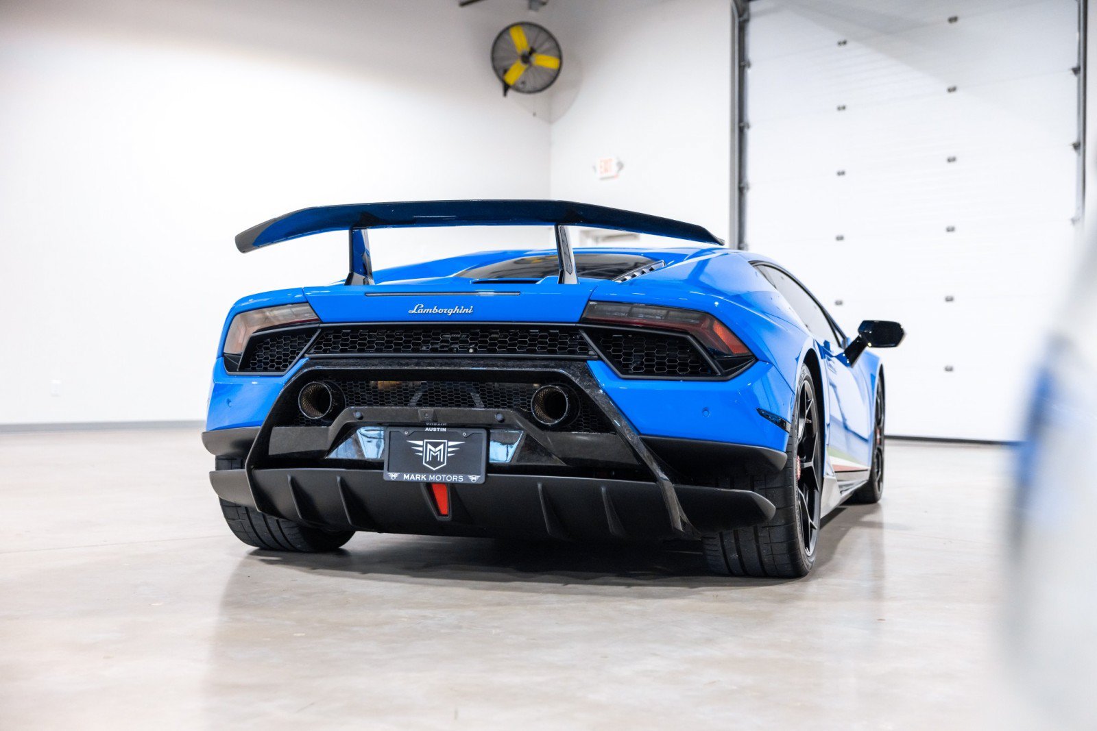 Used 2018 Lamborghini Huracan Performante AWD/4WD image 4