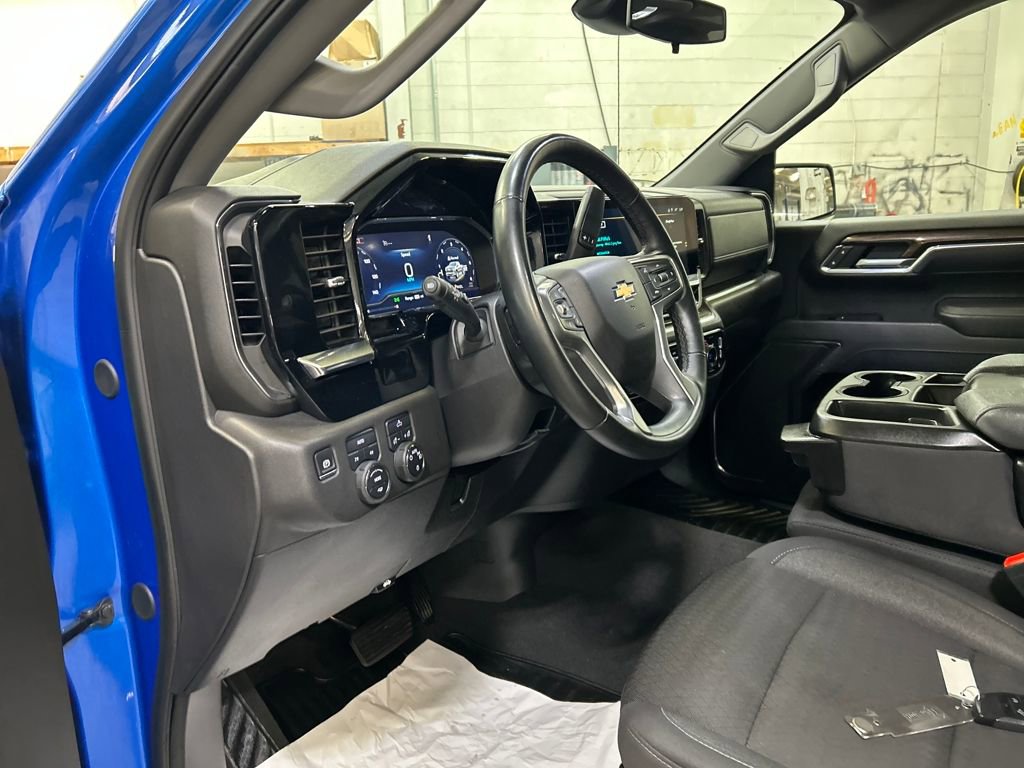 Used 2025 Chevrolet Silverado 1500 LT image 13