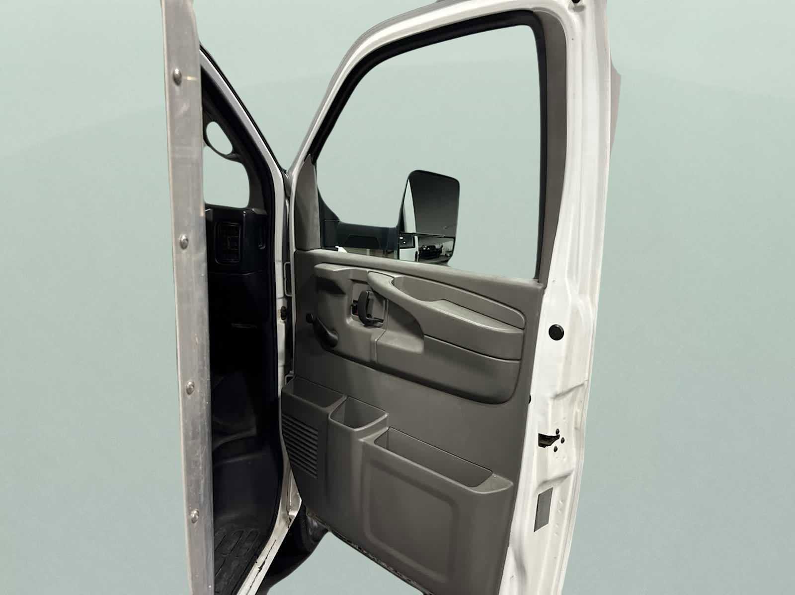 Used 2012 Chevrolet Express 3500 Extended image 12