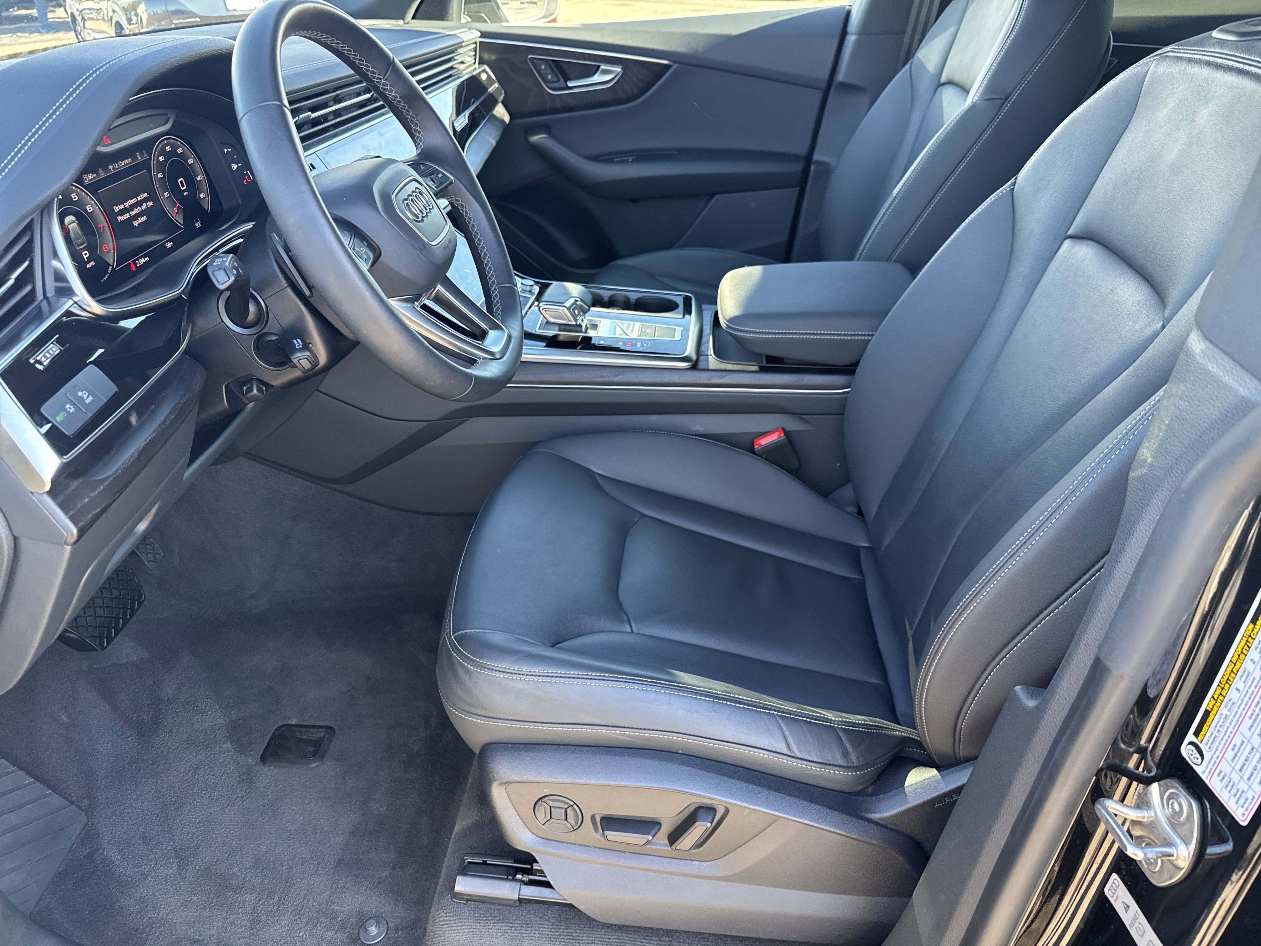 Used 2023 Audi Q8 Premium image 5