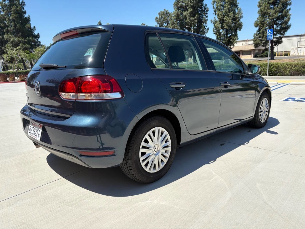 Used 2013 Volkswagen Golf 4-Door FWD image 5