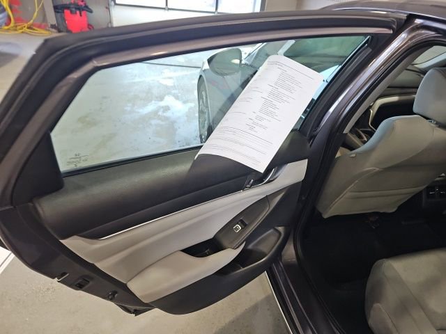 Used 2018 Honda Accord EX image 18