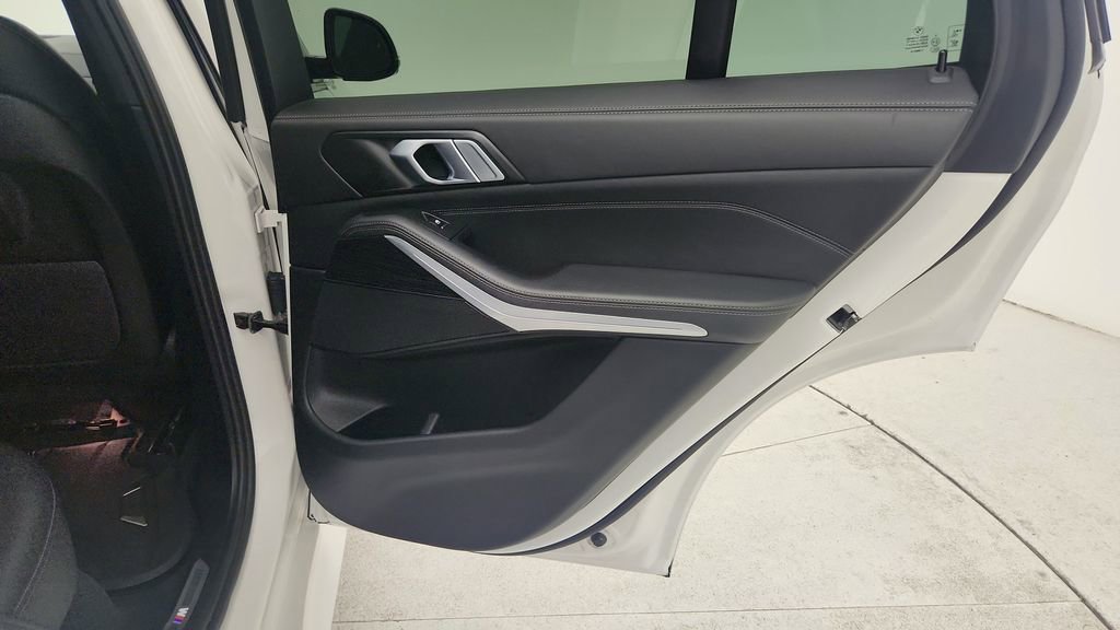 Used 2024 BMW X5 xDrive40i w/ M Sport Package image 34