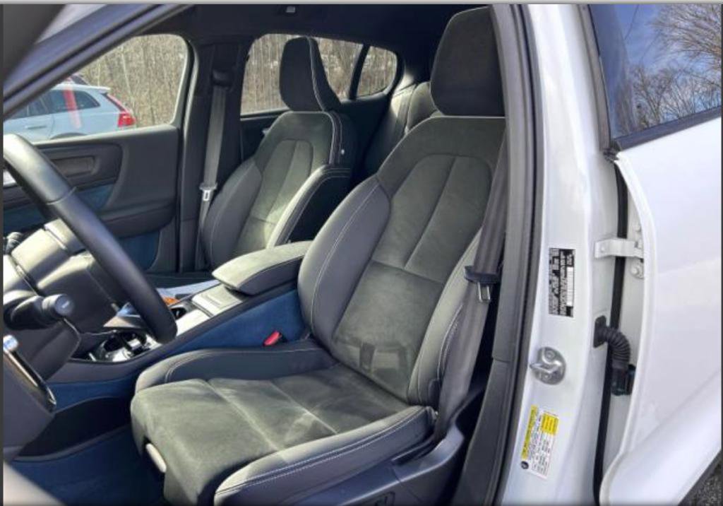 Used 2023 Volvo C40 P8 Recharge Ultimate image 13