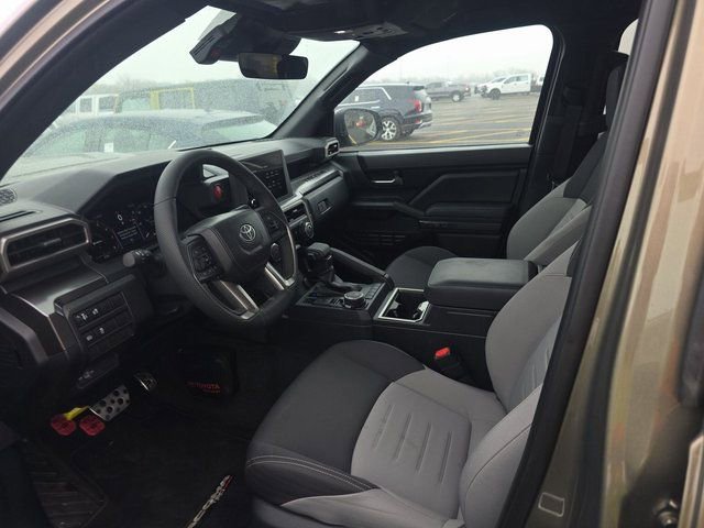 Used 2025 Toyota Tacoma TRD Sport image 3