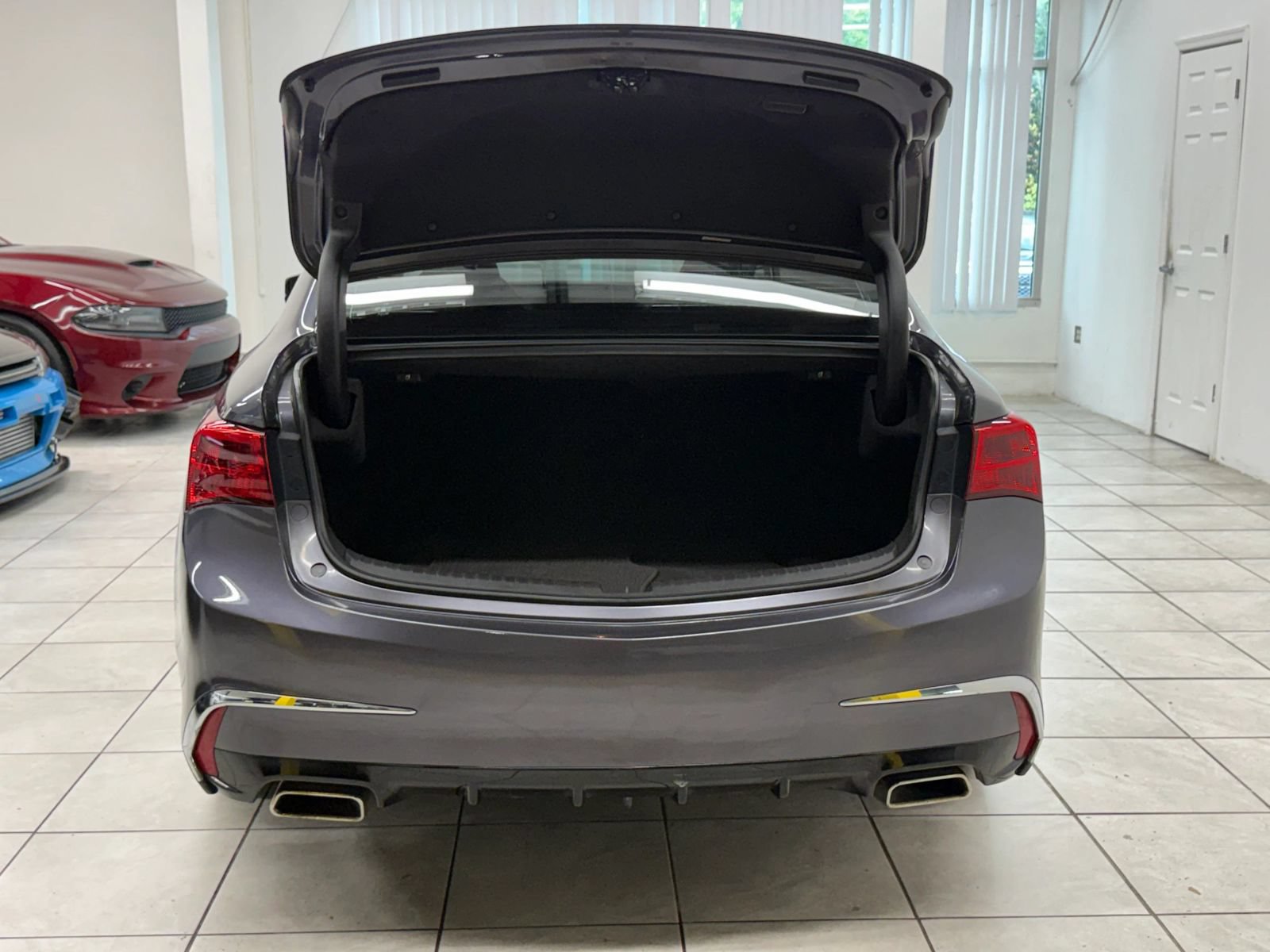 Used 2018 Acura TLX w/ Technology Package FWD image 19