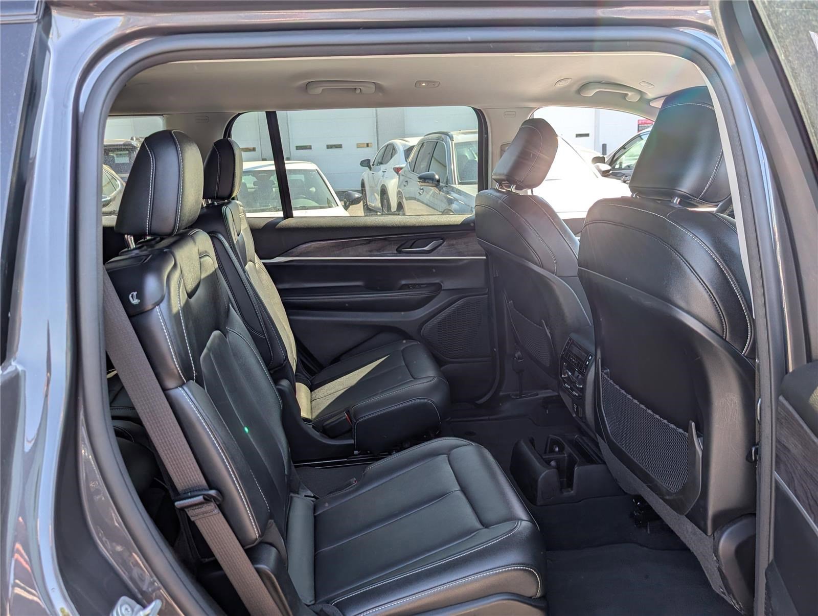 Used 2023 Jeep Grand Cherokee L Limited w/ Black Appearance Package AWD/4WD image 12