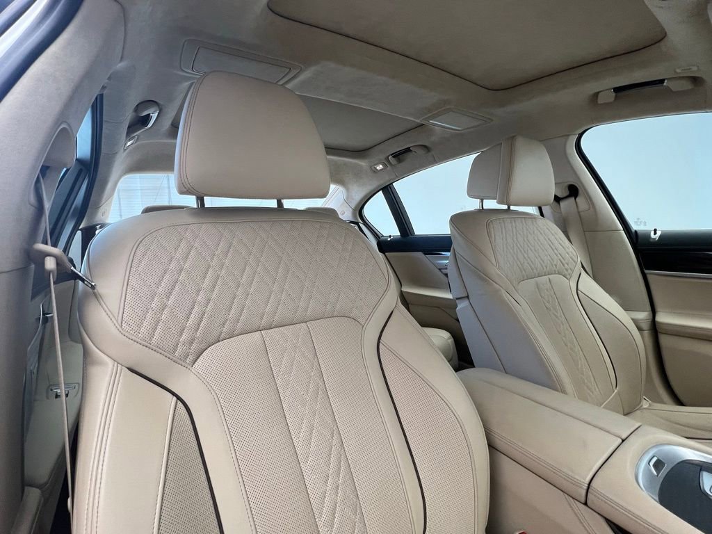 Used 2017 BMW 750i image 6