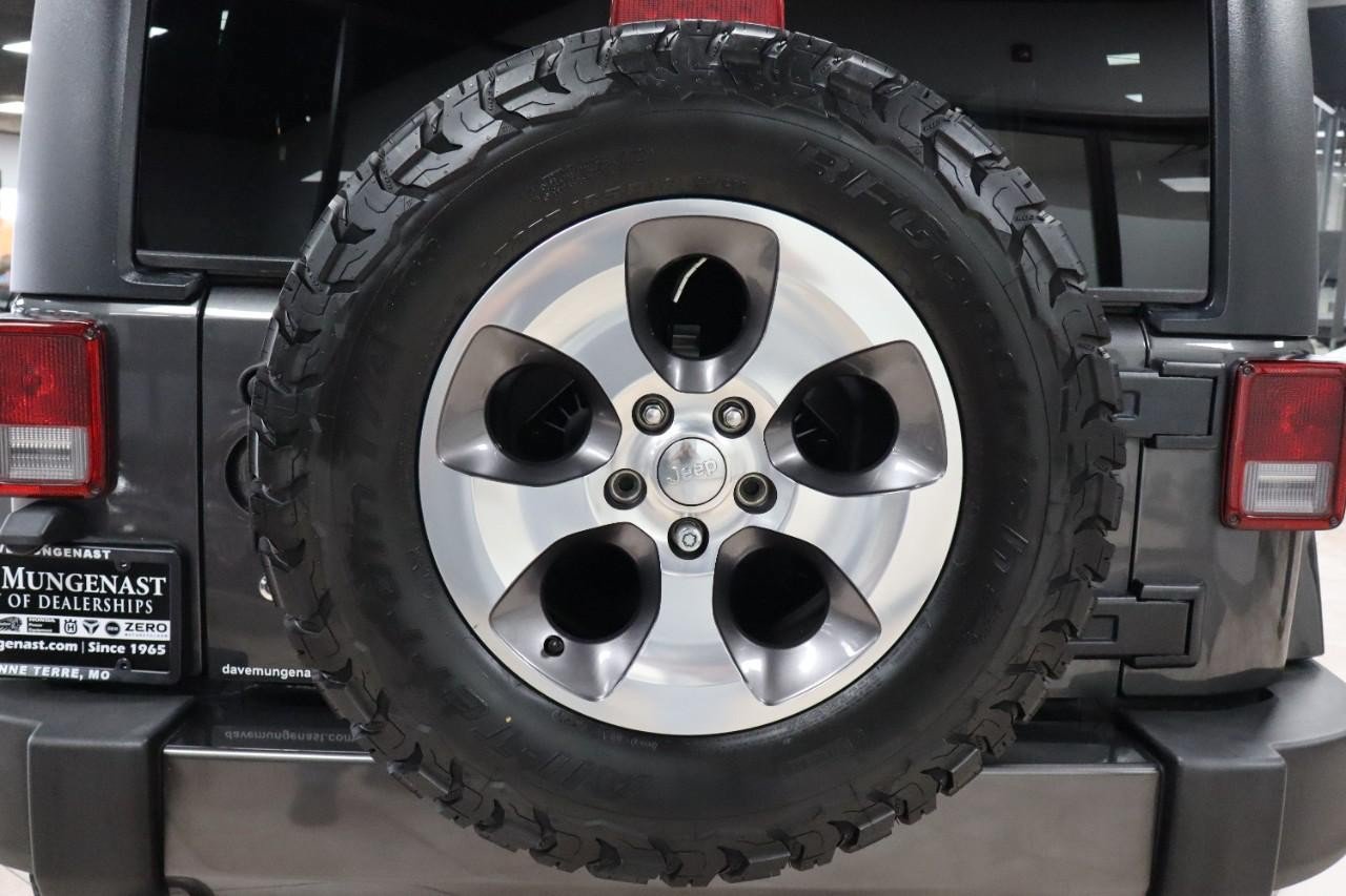 Used 2018 Jeep Wrangler Unlimited Sahara w/ Connectivity Group AWD/4WD image 19