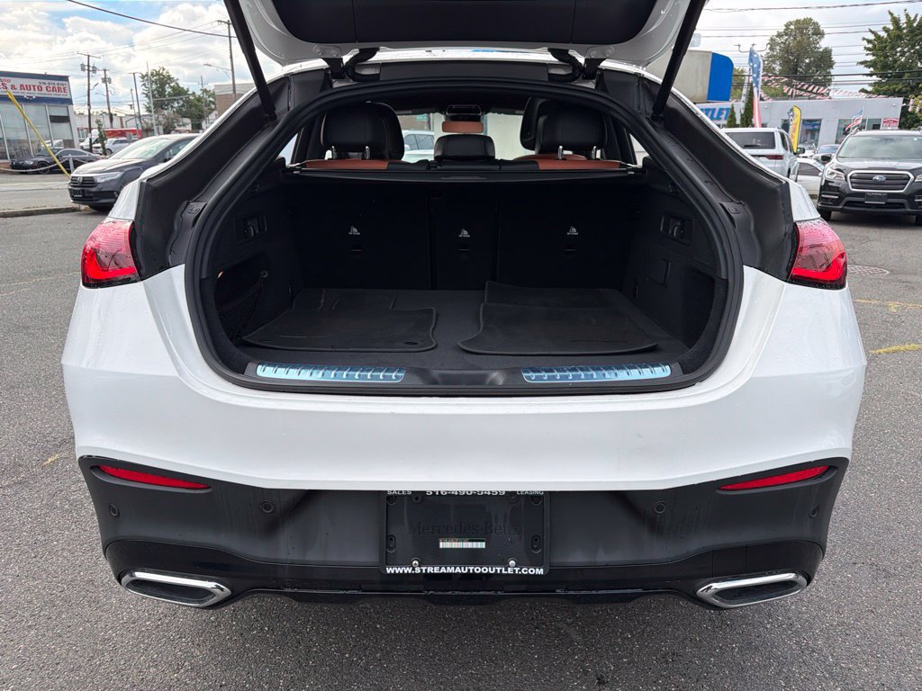 Used 2024 Mercedes-Benz GLC 300 4MATIC image 10