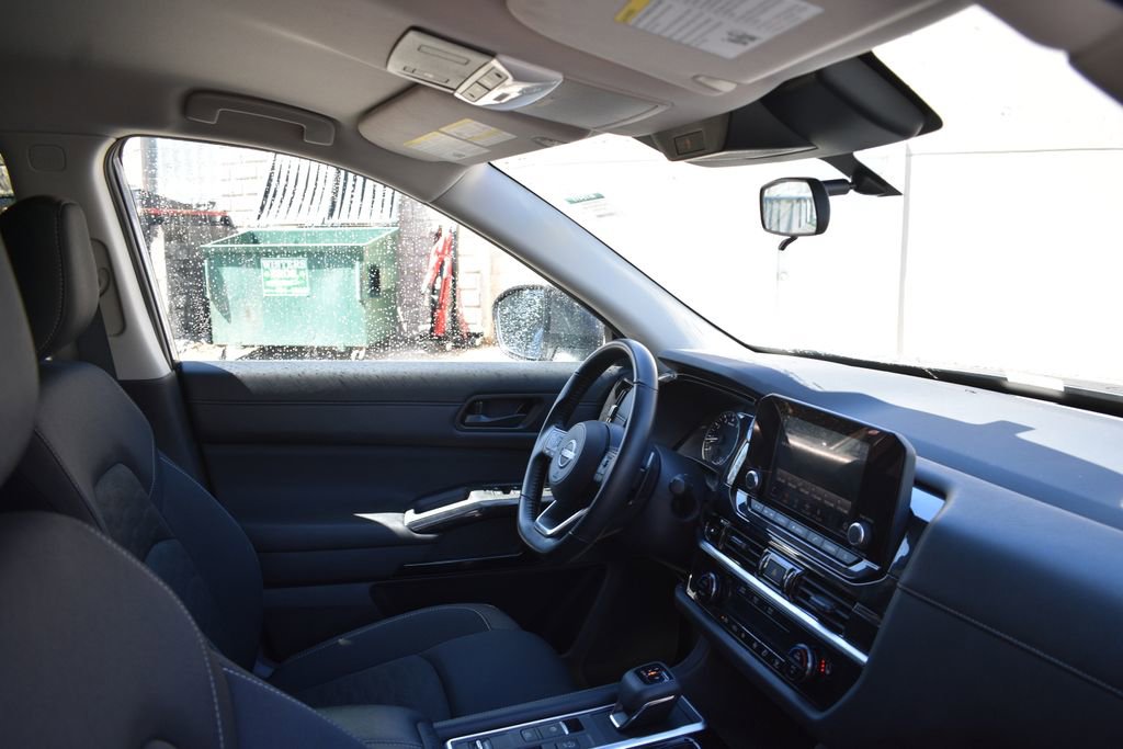 Used 2025 Nissan Pathfinder SV FWD image 21