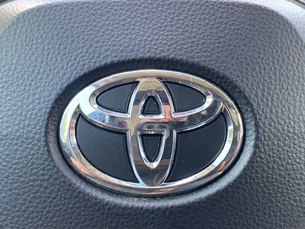 Used 2020 Toyota Corolla LE w/ LE Premium Package FWD image 31