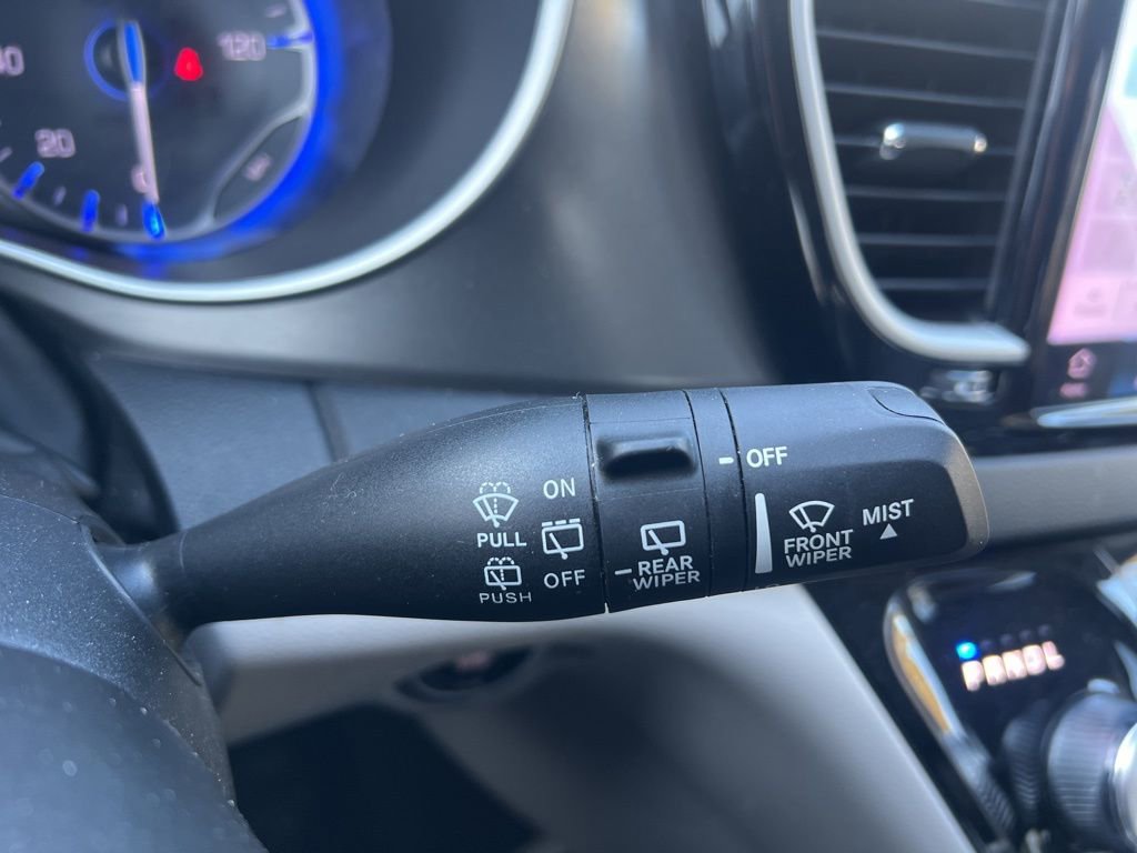 Used 2024 Chrysler Pacifica Touring-L image 13