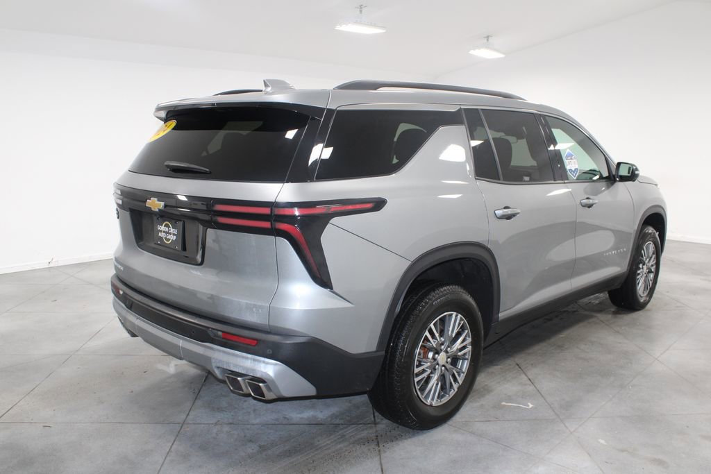 Used 2024 Chevrolet Traverse LT image 9