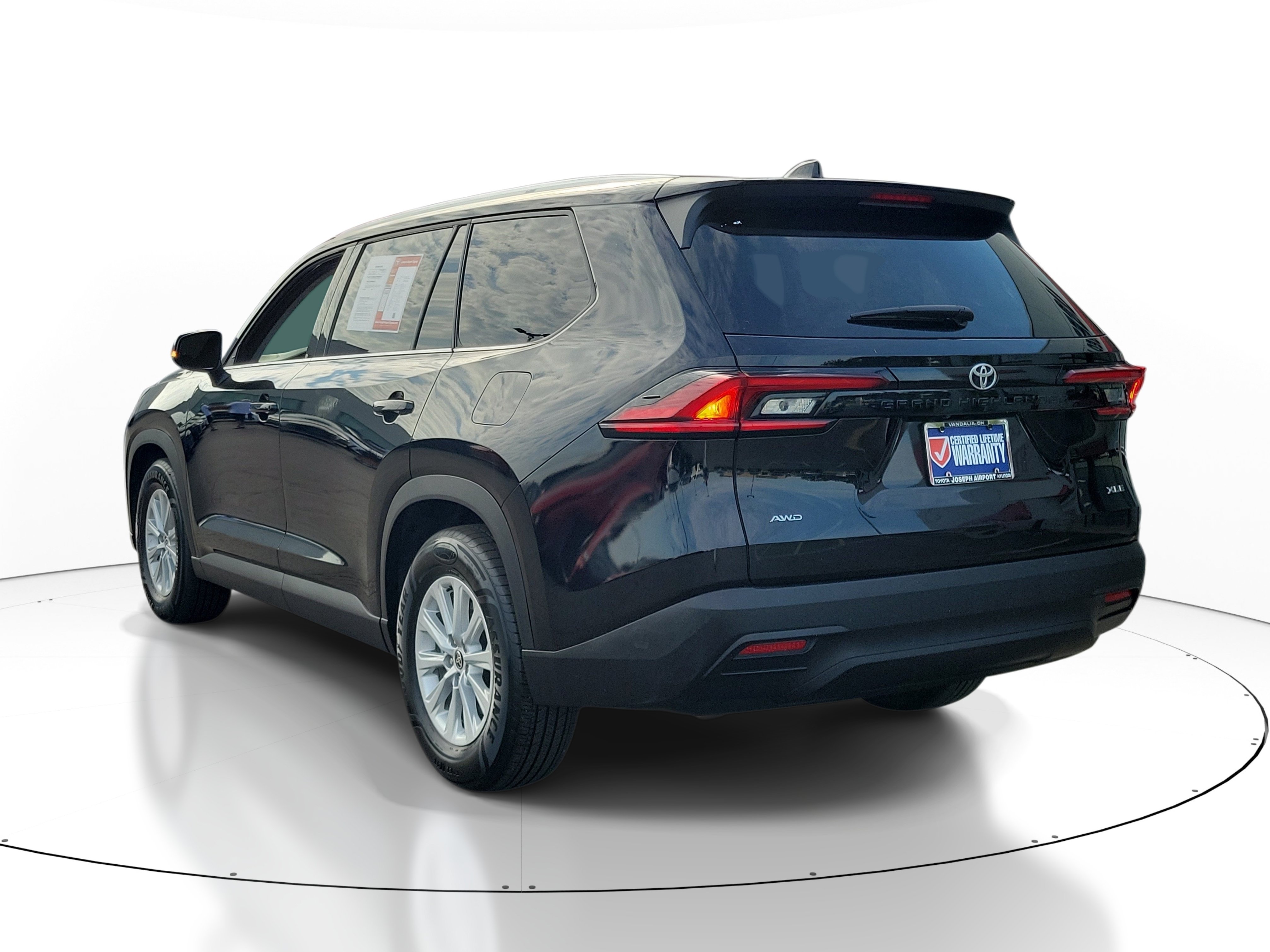 Used 2025 Toyota Grand Highlander AWD image 3