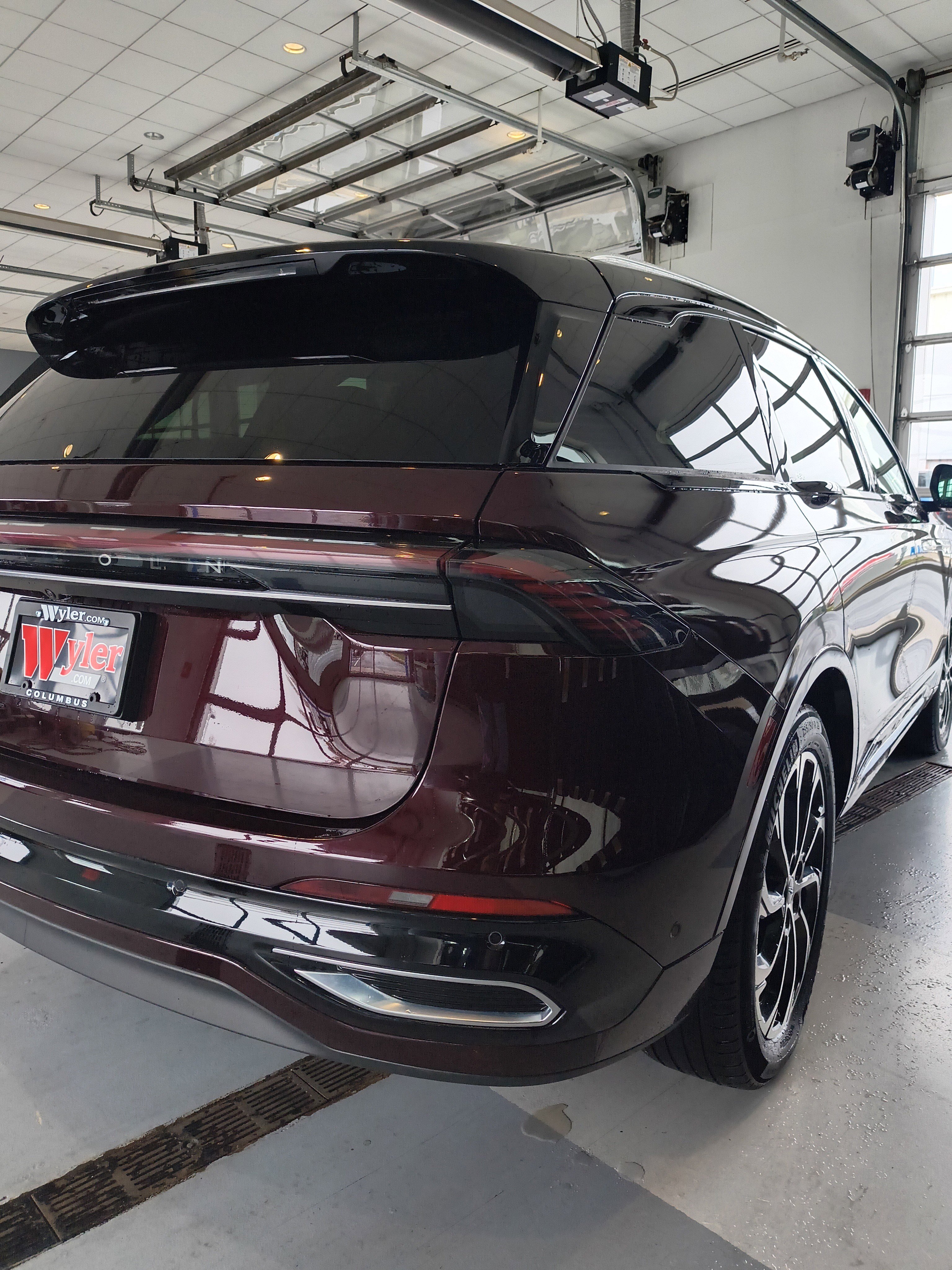 Used 2024 Lincoln Nautilus Reserve w/ Equipment Group 202A image 3