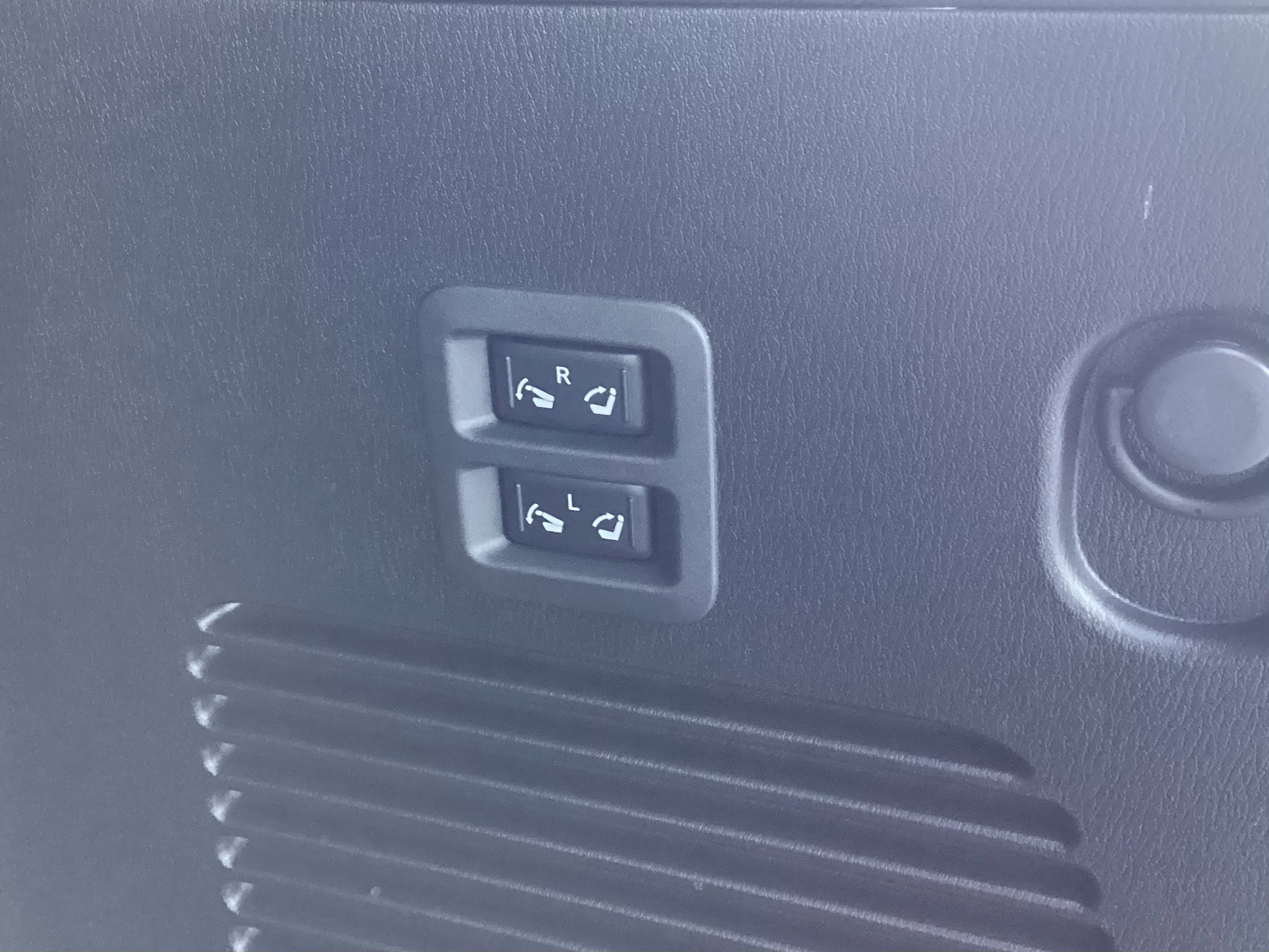 Used 2024 Nissan Armada Platinum w/ Captain's Chairs Package image 18