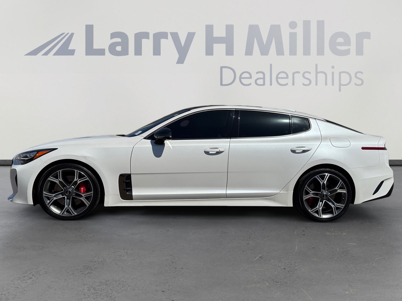 Used 2018 Kia Stinger GT2 RWD image 2