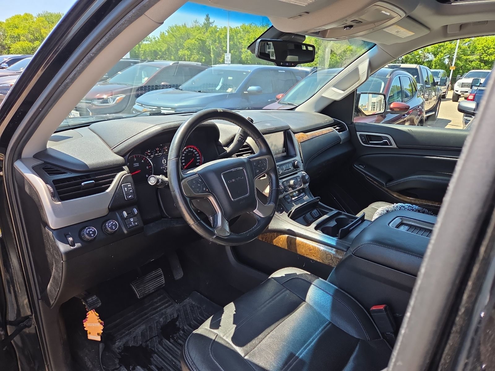 Used 2016 GMC Yukon Denali w/ Open Road Package AWD/4WD image 8