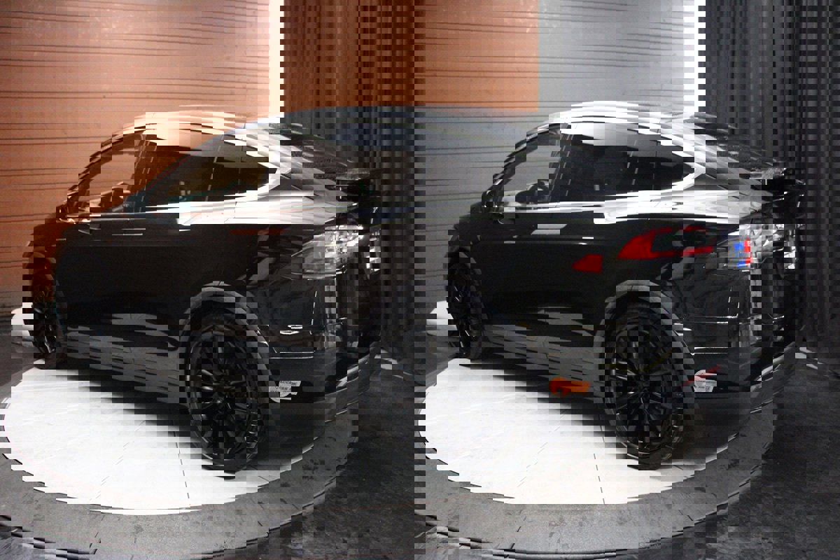 Used 2020 Tesla Model X image 9