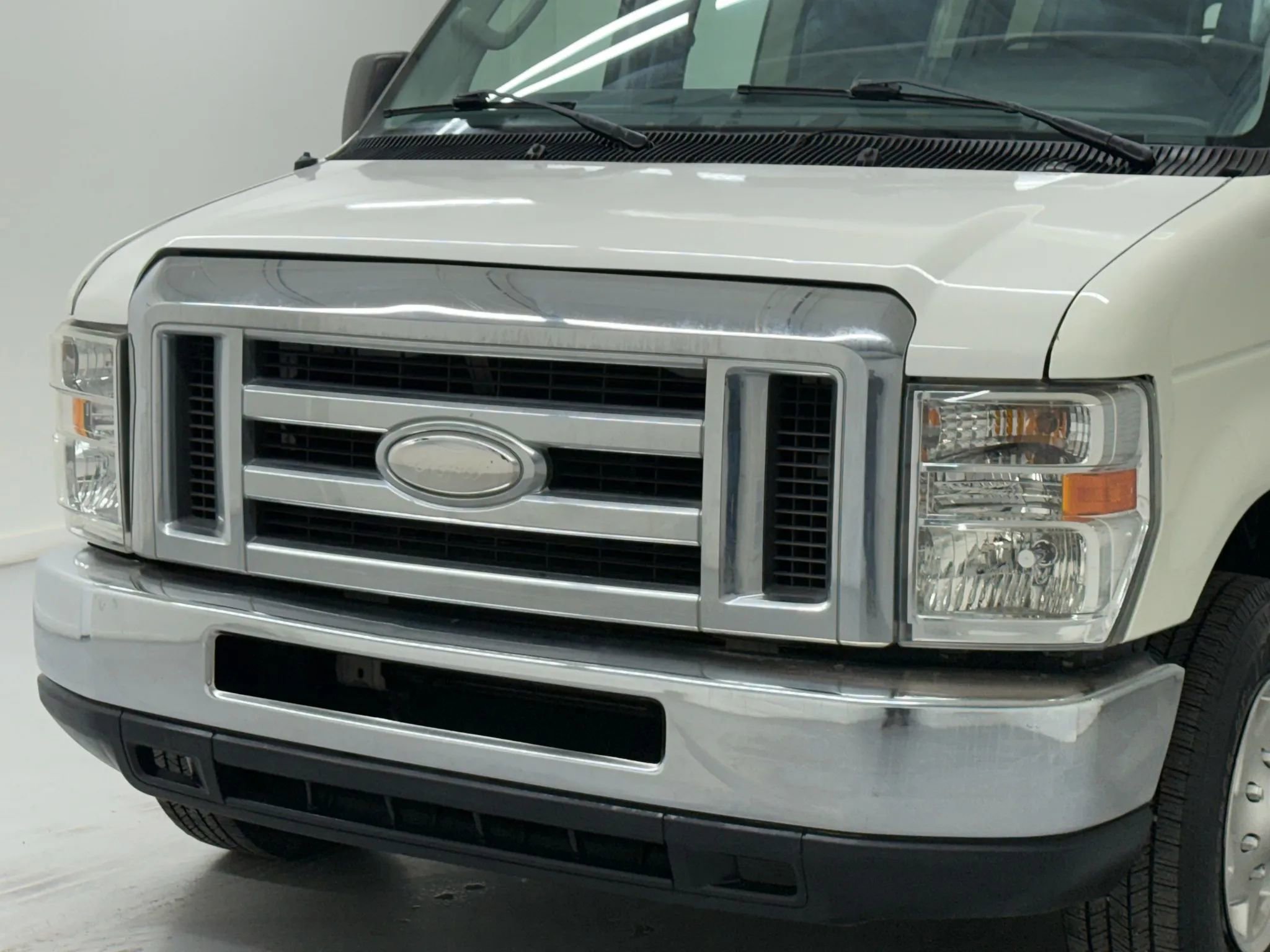 Used 2014 Ford E-150 and Econoline 150 Extended Van 3D image 34