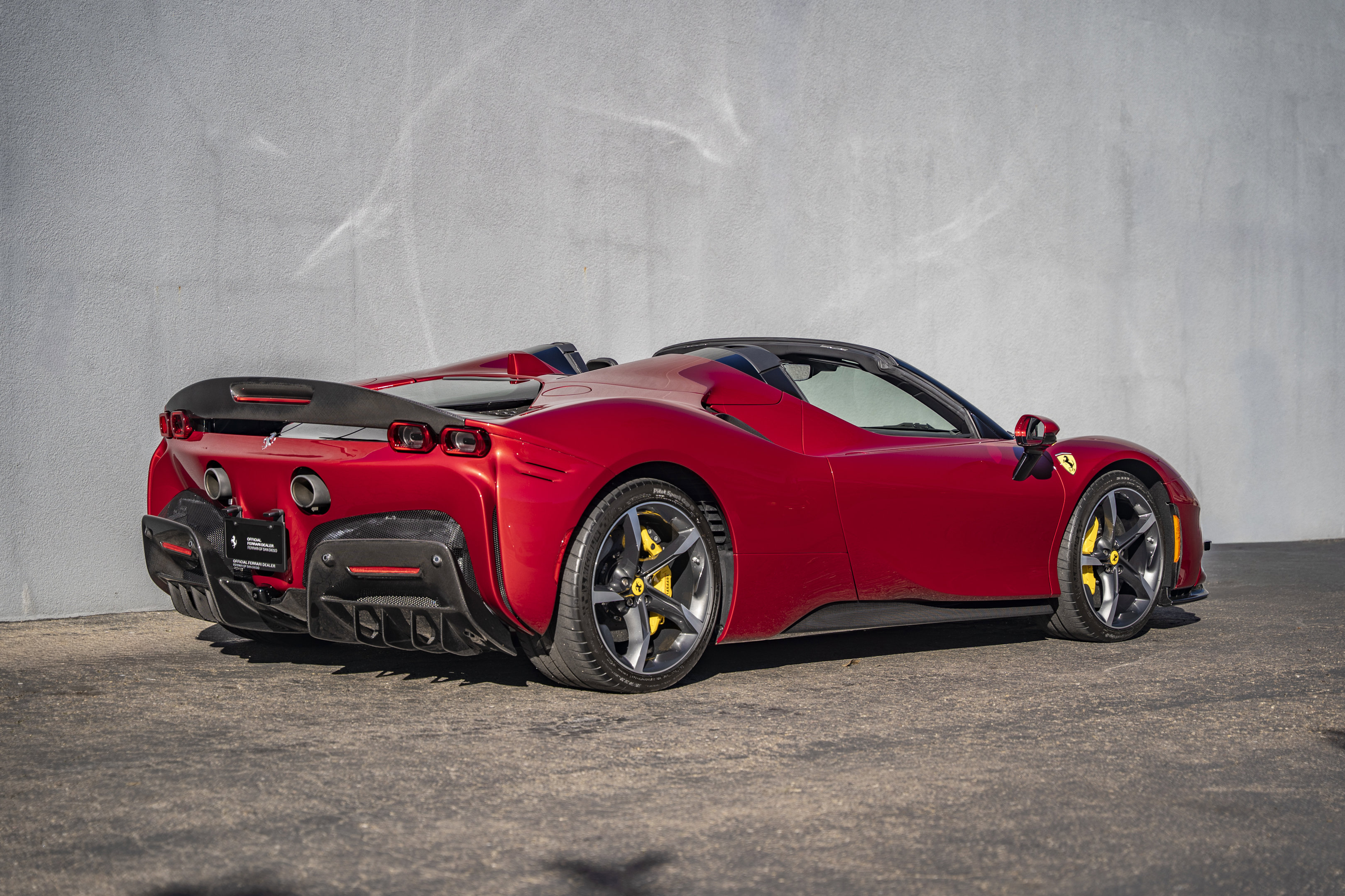 Used 2022 Ferrari SF90 Spider image 6