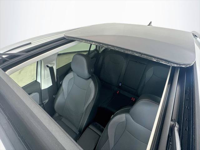 Used 2025 Volkswagen Tiguan SE AWD/4WD image 18