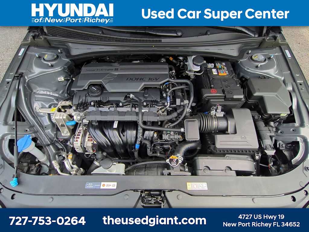 Used 2025 Hyundai Elantra SE FWD image 12