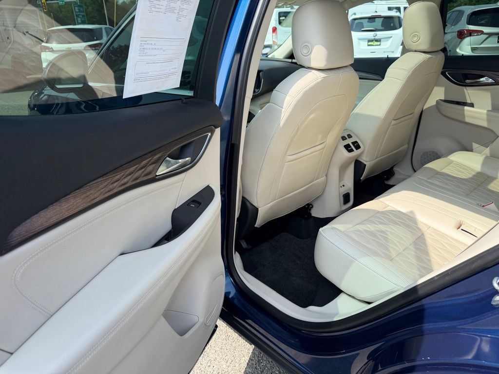 Certified 2022 Buick Envision Avenir w/ Technology Package II AWD/4WD image 14