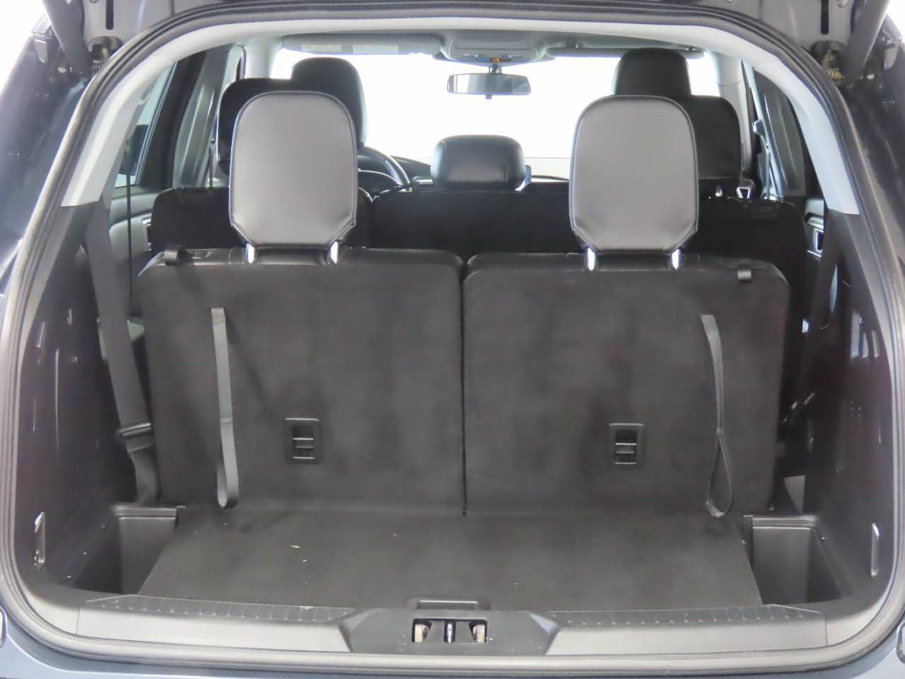 Used 2023 Ford Explorer XLT w/ Equipment Group 202A RWD image 17