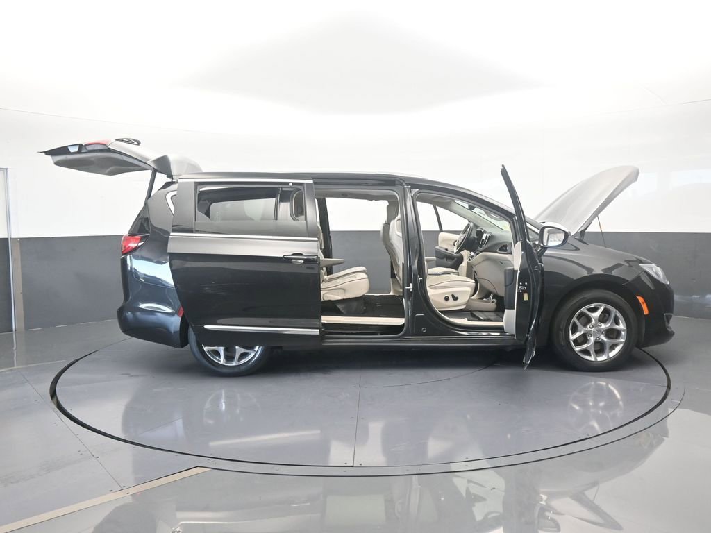 Used 2019 Chrysler Pacifica Limited image 76