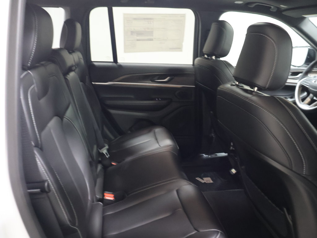 New 2027 Jeep Grand Cherokee Limited AWD/4WD image 14