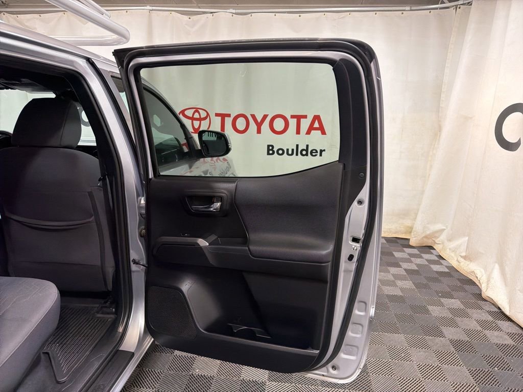Used 2019 Toyota Tacoma TRD Sport w/ Technology Package AWD/4WD image 13
