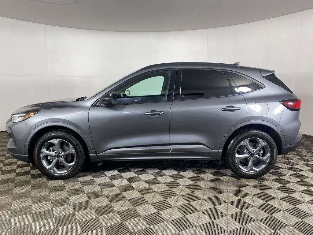 Used 2024 Ford Escape ST-Line w/ Tech Pack #1 AWD/4WD image 4
