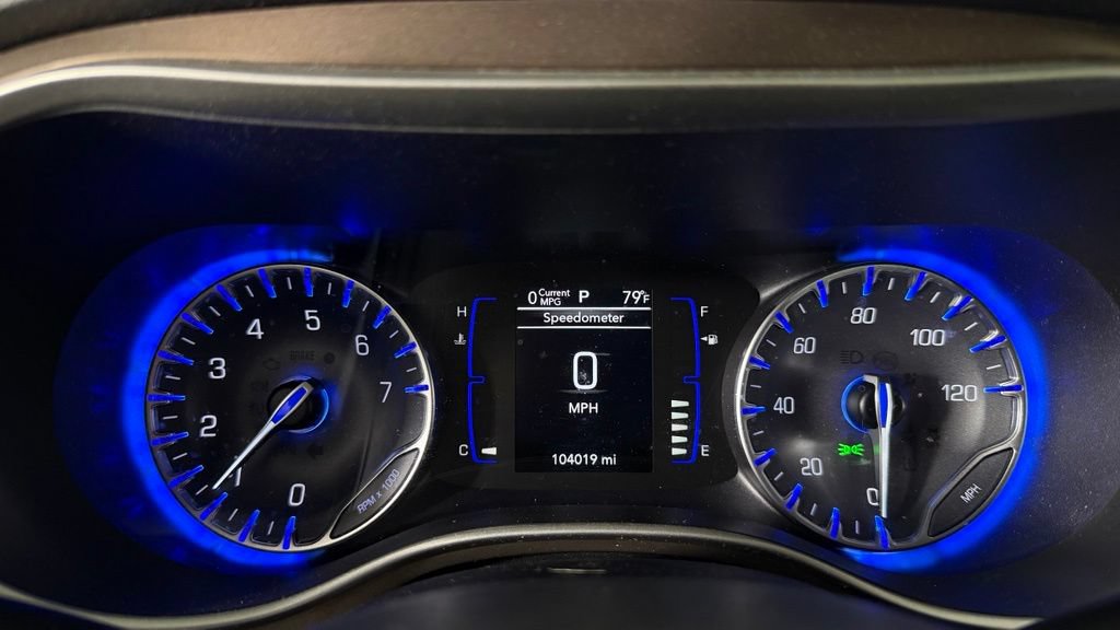 Used 2018 Chrysler Pacifica Touring-L w/ Premium Audio Group FWD image 20