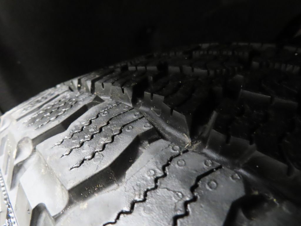 Used 2023 GMC Sierra 1500 SLE w/ Preferred Package image 7