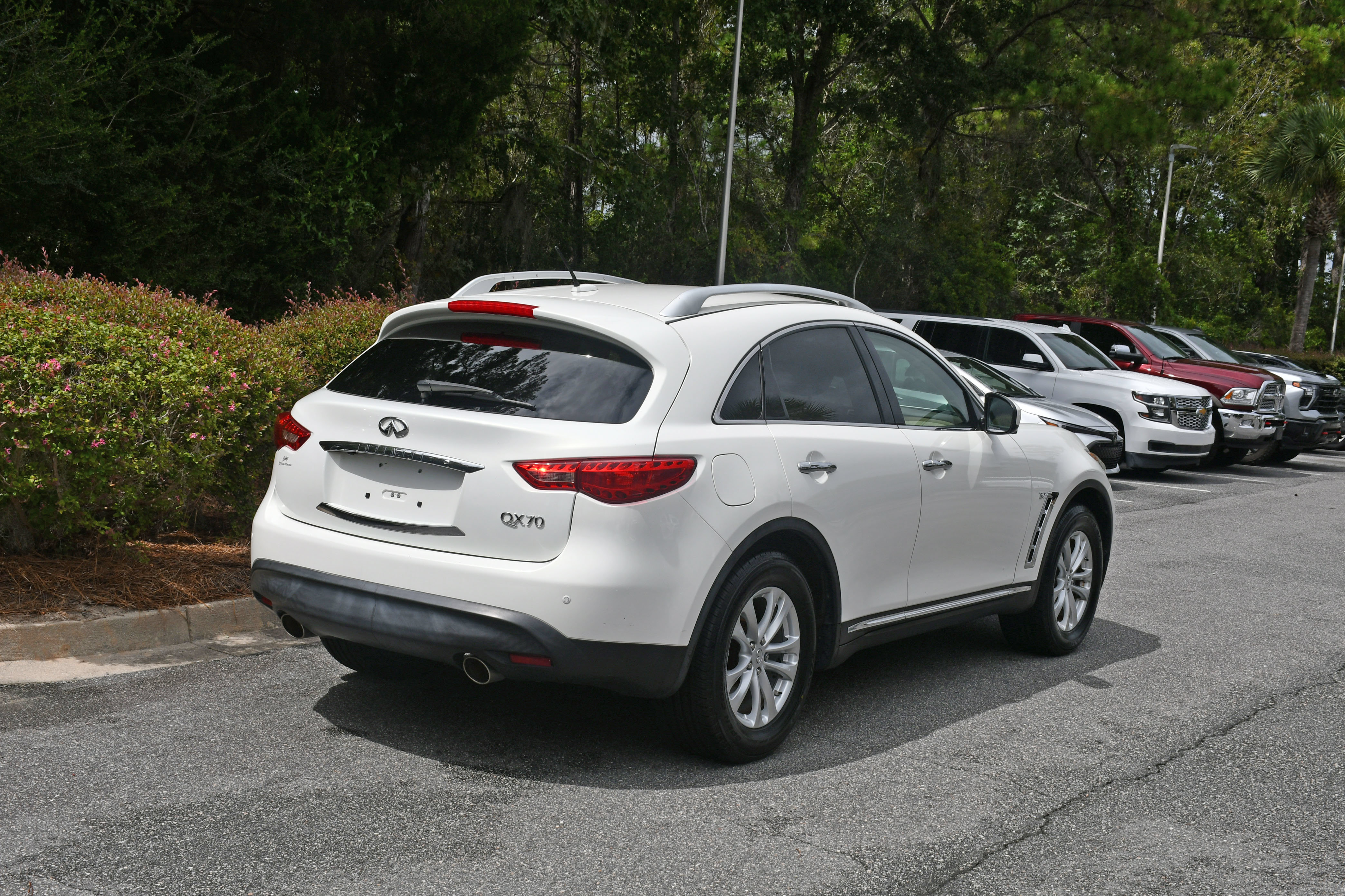 Used 2015 INFINITI QX70 AWD w/ Premium Package image 4