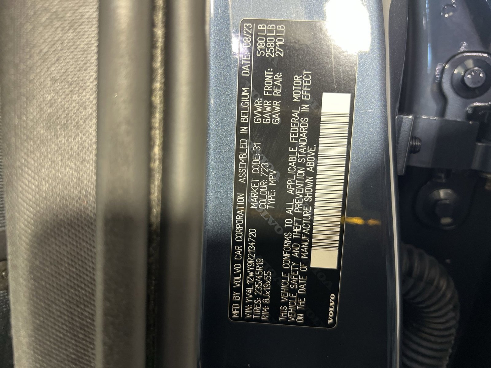 Used 2024 Volvo V60 B5 Cross Country Plus w/ Protection Package Premier image 30