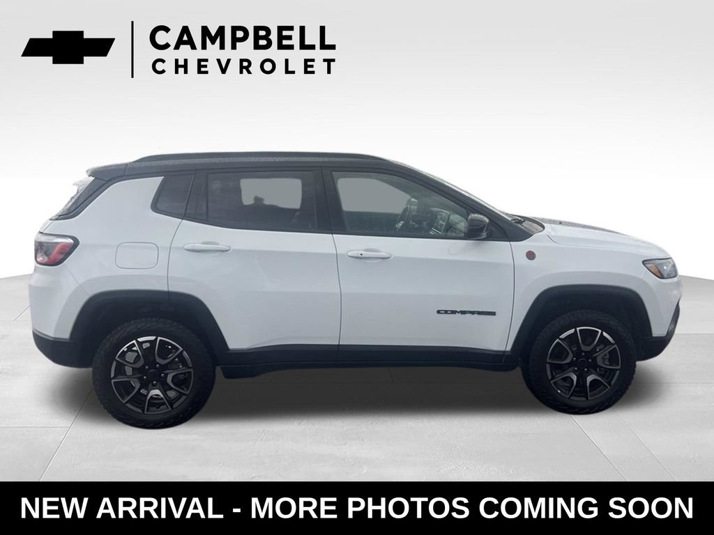 Used 2025 Jeep Compass Trailhawk AWD/4WD image 6