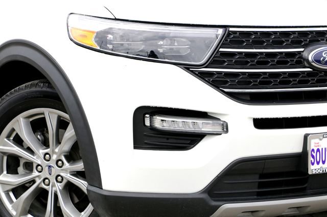 Used 2024 Ford Explorer XLT w/ Equipment Group 202A image 3