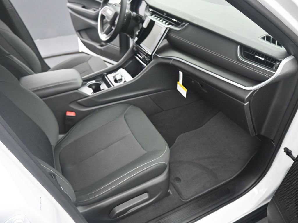 New 2025 Jeep Grand Cherokee Laredo X image 17