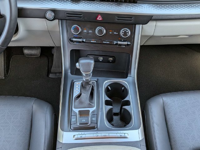 Used 2024 Kia Carnival LX FWD image 20