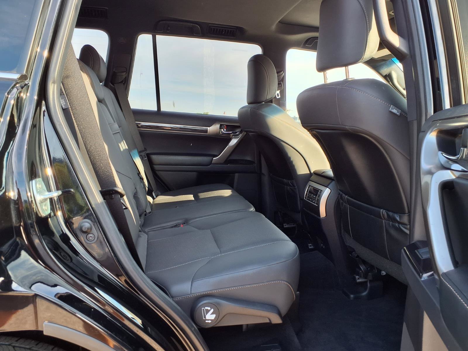 Used 2021 Lexus GX 460 Premium w/ Premium Package AWD/4WD image 31