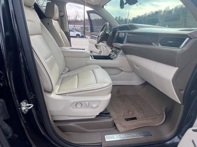 Used 2021 GMC Yukon XL Denali w/ Denali Premium Package image 33