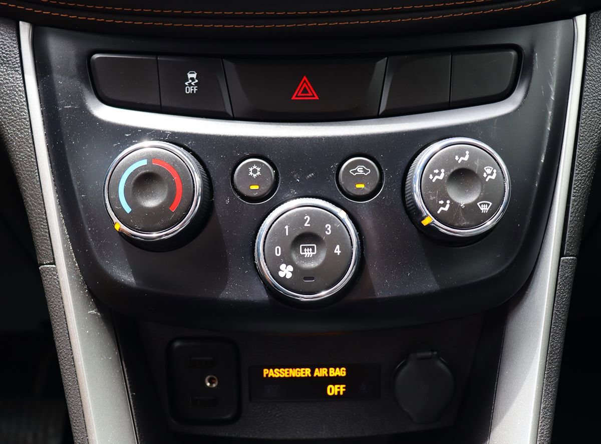 Used 2020 Chevrolet Trax LS FWD image 45
