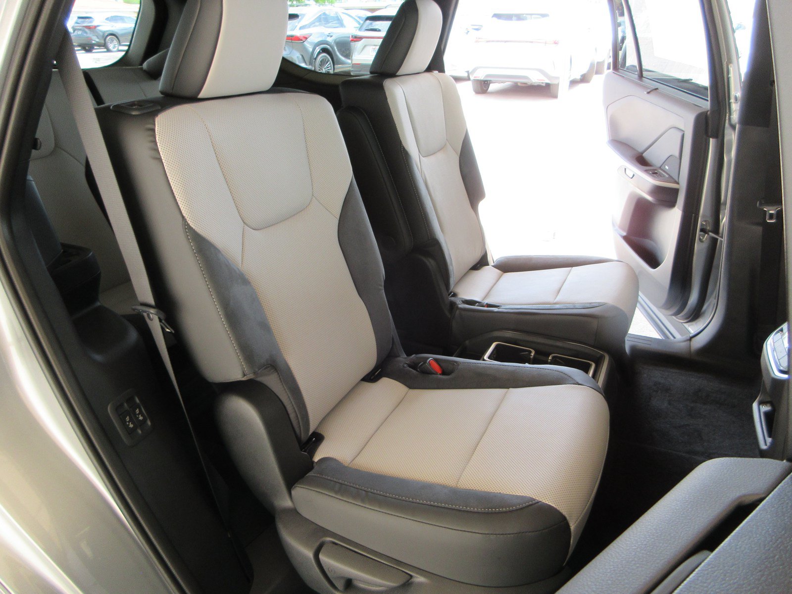 Used 2026 Lexus TX 500h AWD w/ Technology Package image 23